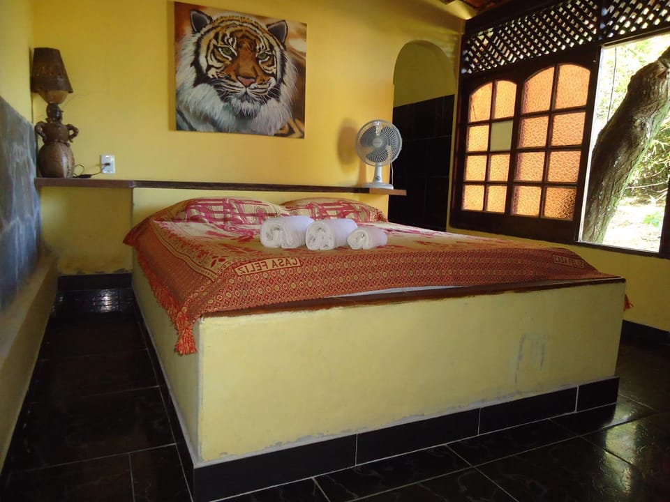 Photo of the whole room, Lake view