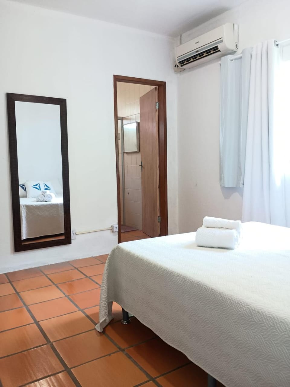 Bedroom, air conditioner