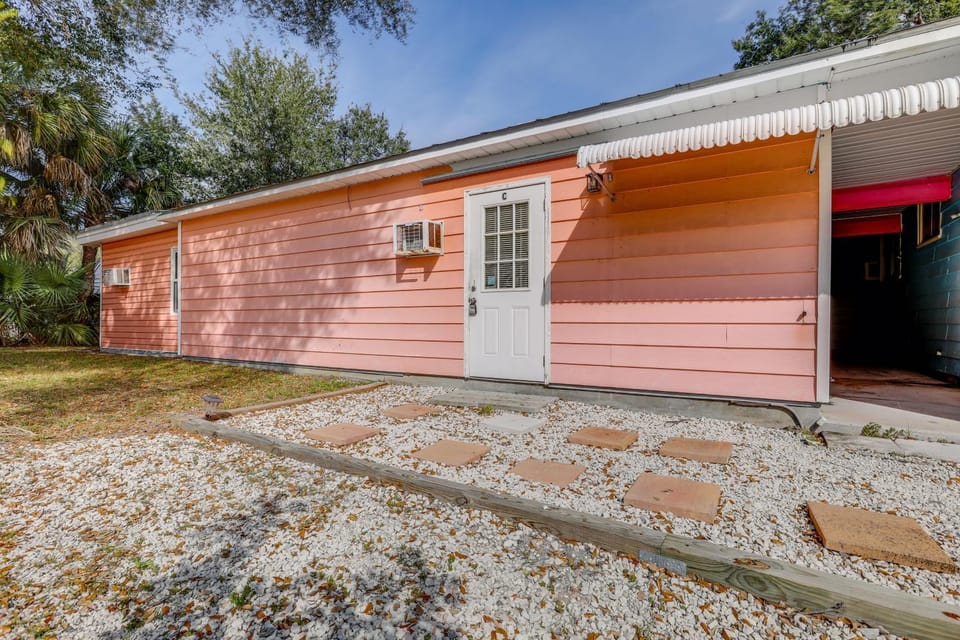 1 Block to Dtwn! Walkable Stay in Stuart House in Stuart