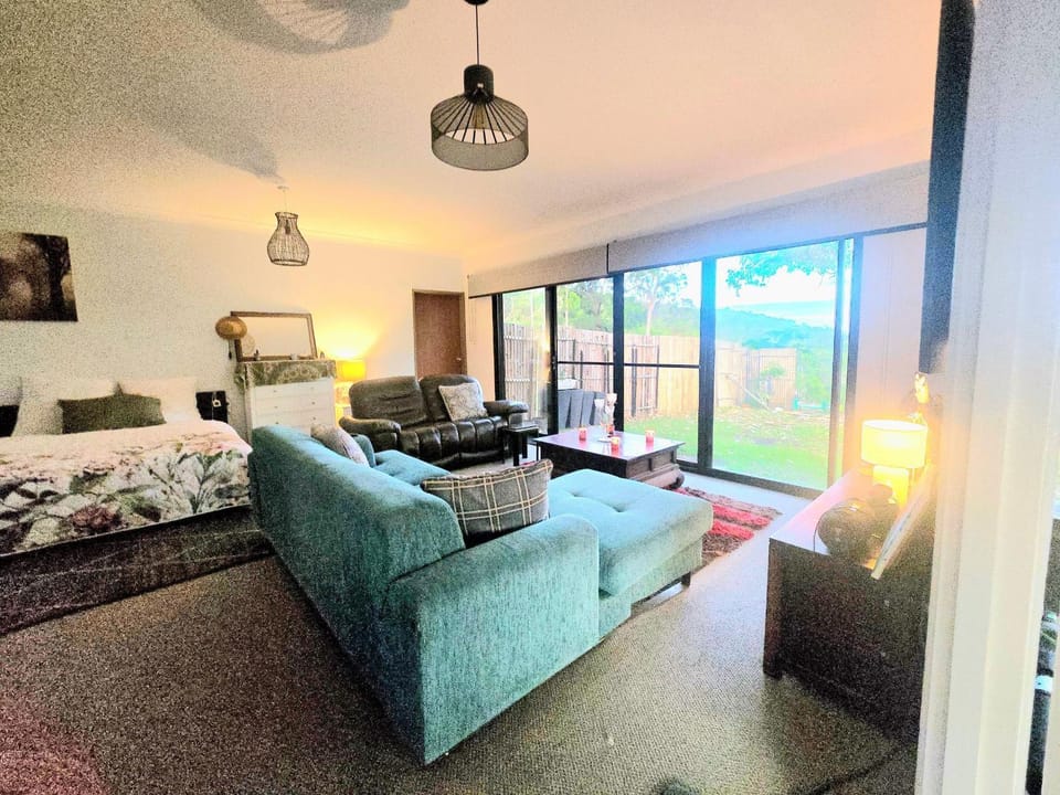 Mountains & Ocean Views retreat with hot spa - Gold Coast Hinterland Apartment in Tallebudgera Valley