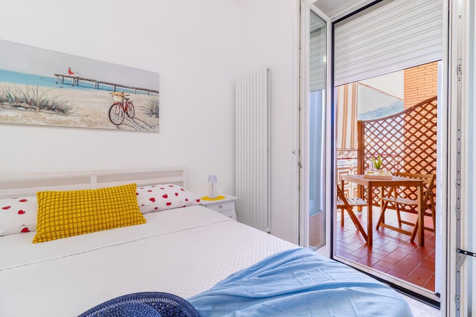 Bed, View (from property/room), Balcony/Terrace, Photo of the whole room, Dining area, Bedroom