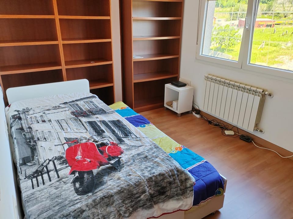 Bed, Photo of the whole room, Bedroom, internet, towels