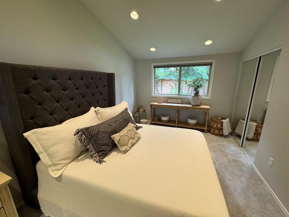 Careys Refuge Spacious Family Friendly Retreat Apartment in Bothell