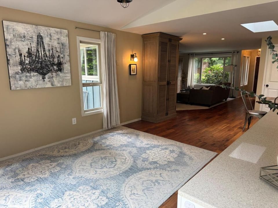 Careys Refuge Spacious Family Friendly Retreat Apartment in Bothell