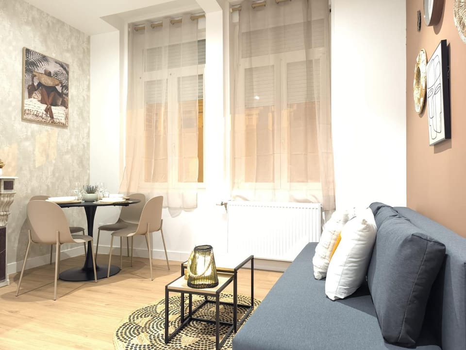 Living room, Seating area, Dining area