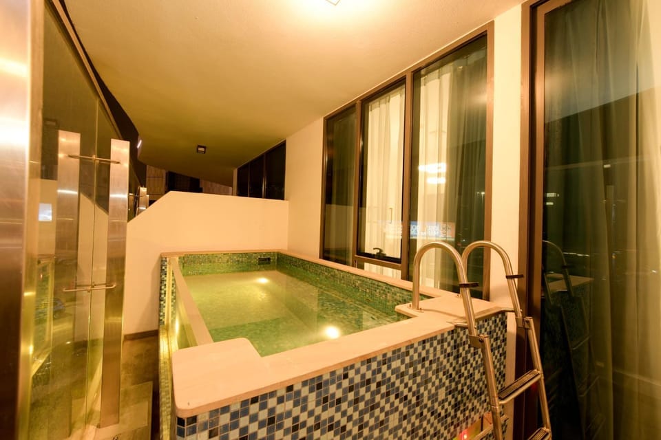 Pool view, Swimming pool