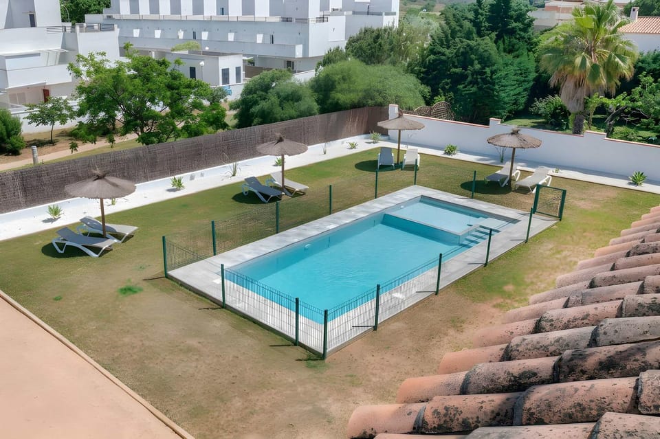 Apartamento con piscina compartida a 2 km de las playa Apartment in La Janda