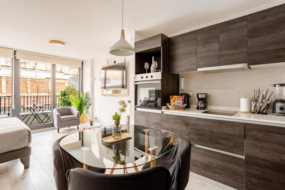 Kitchen or kitchenette, Food and drinks, minibar