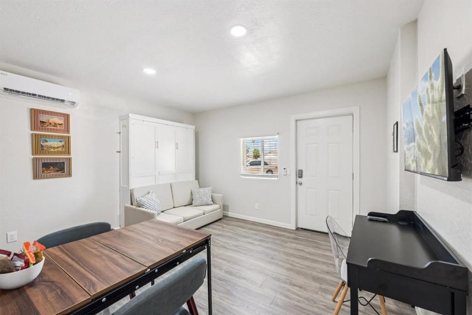 Cozy Studio Retreat with Private Bath & Kitchenette Apartment in Tempe