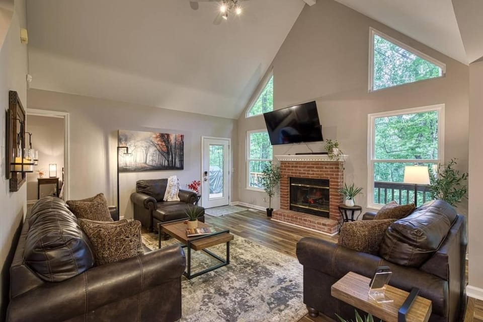 Cabin w hot tub, firepit & trails - 20 mins to UT Cabin in Knoxville