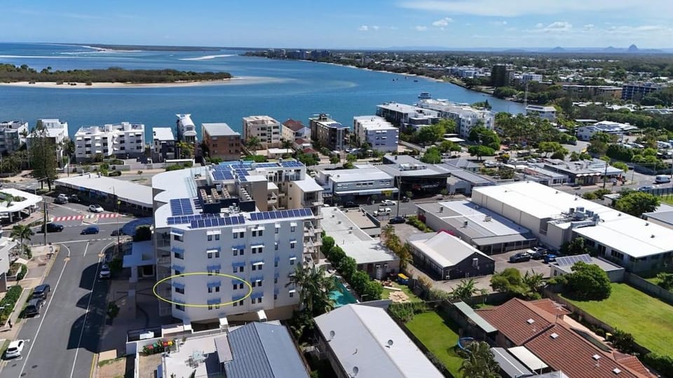 Ocean Views Retreat, Caloundra Apartment in Golden Beach