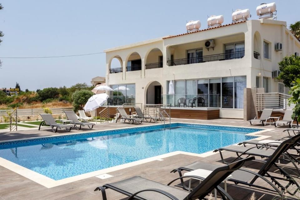 Coral Bay Accessible 2 Bedroom Apt - Pool, Sea Views, Fully Equipped Apartment in Peyia