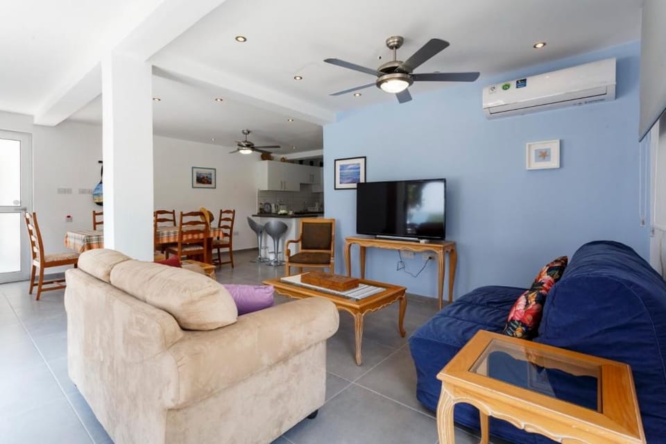 Coral Bay Accessible 2 Bedroom Apt - Pool, Sea Views, Fully Equipped Apartment in Peyia