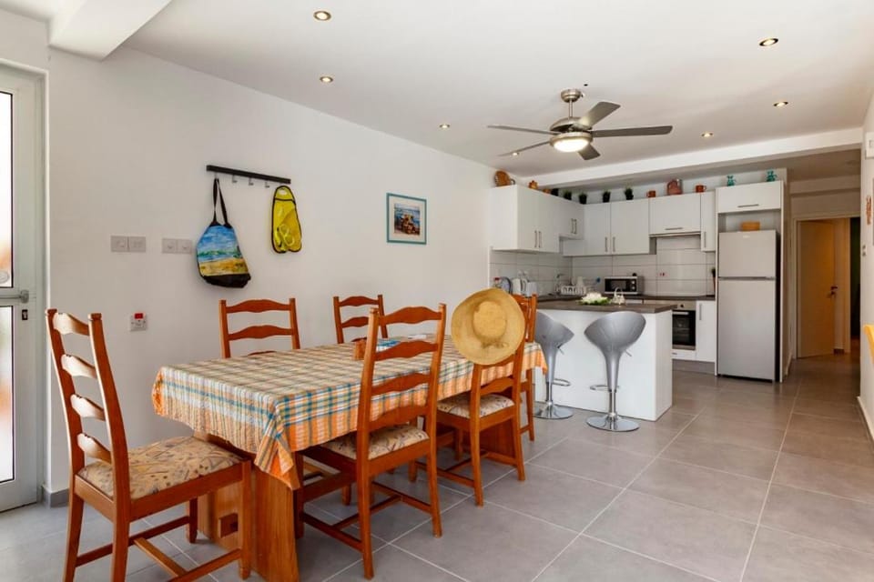 Coral Bay Accessible 2 Bedroom Apt - Pool, Sea Views, Fully Equipped Apartment in Peyia