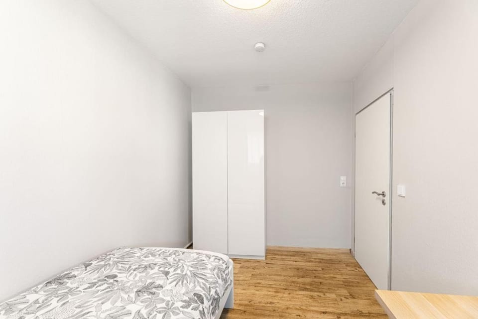 Bedroom, wardrobe