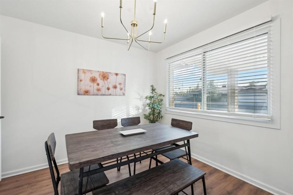 Fully Renovated Home with Pool House in Tempe