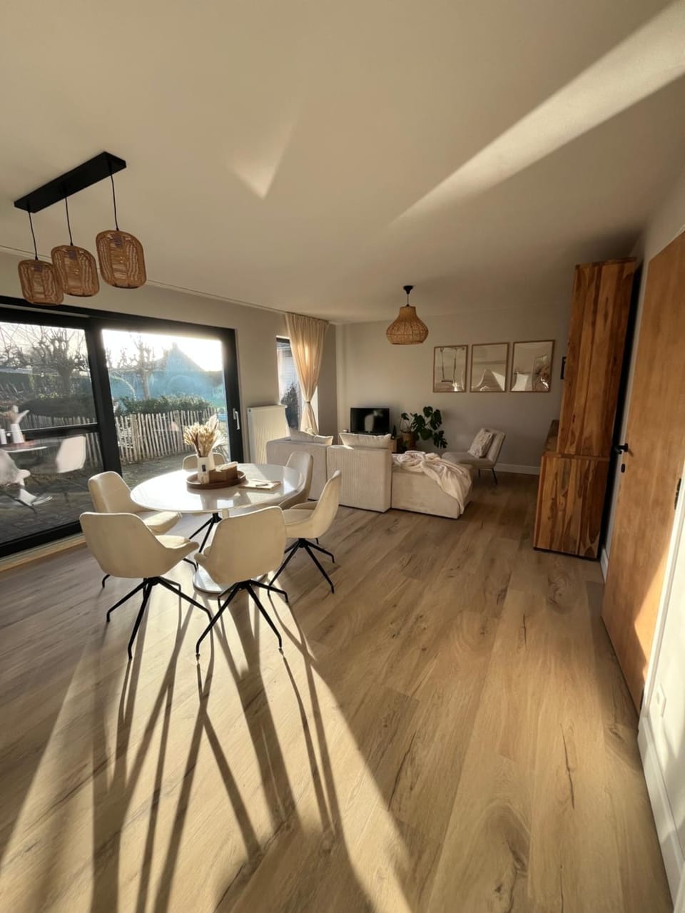 Living room, Seating area, Dining area