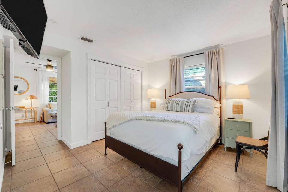 Cottage 2 on Penn - With Pool Apartment in West Palm Beach