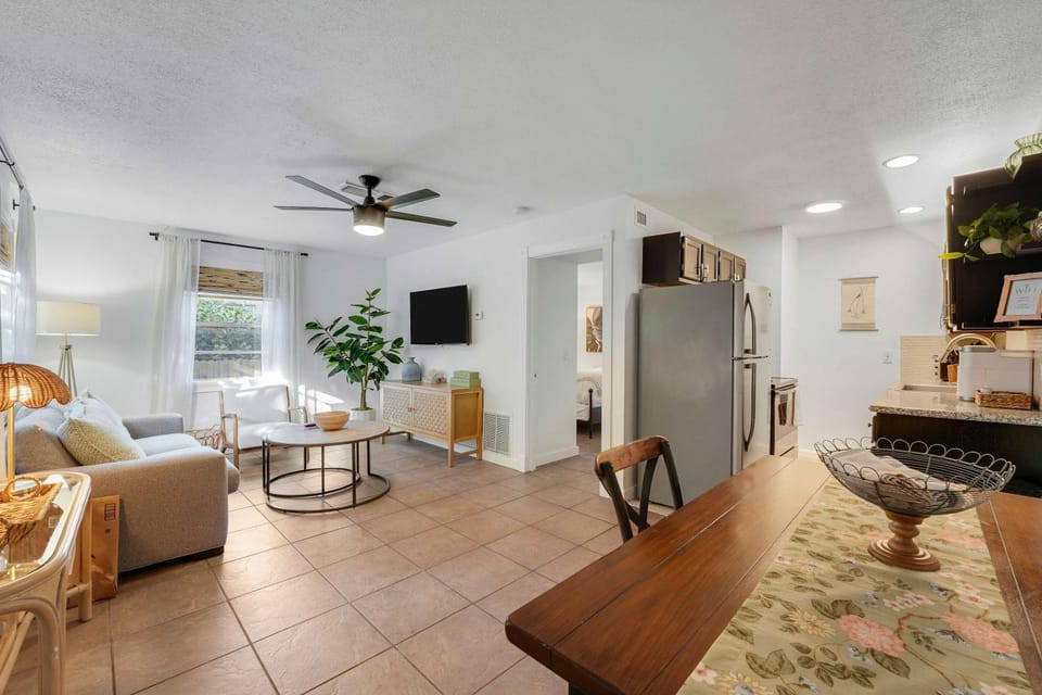 Cottage 2 on Penn - With Pool Apartment in West Palm Beach