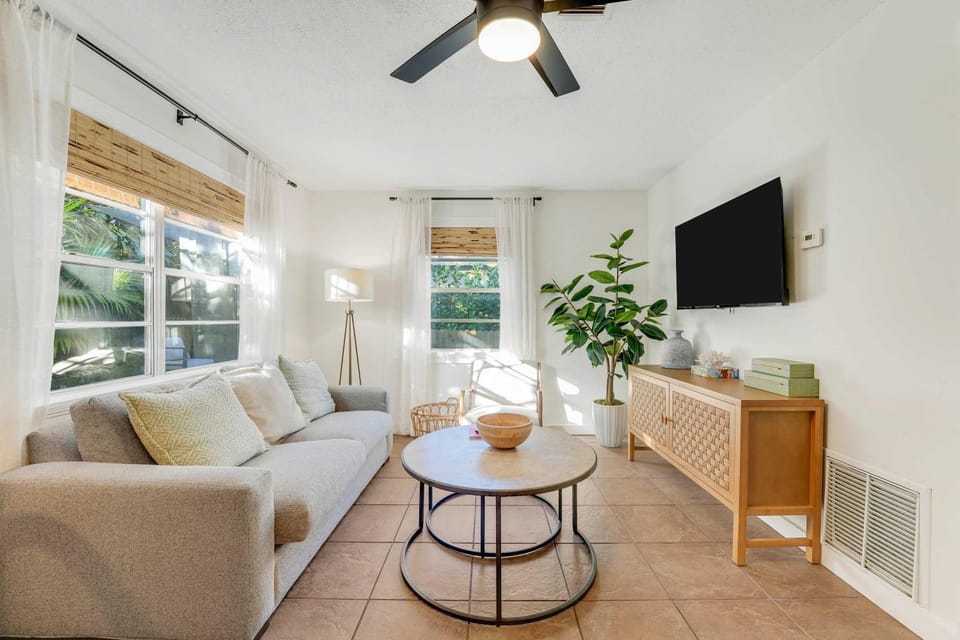 Cottage 2 on Penn - With Pool Apartment in West Palm Beach