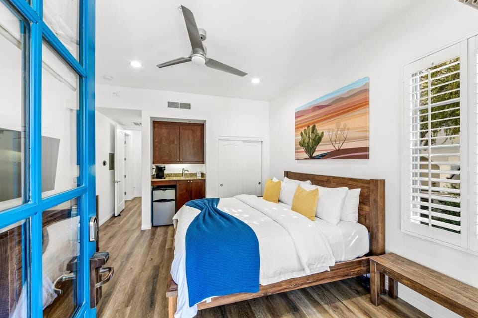 Modern King Studio Legacy Villa near Main Pool - B Bed and Breakfast in Indian Wells
