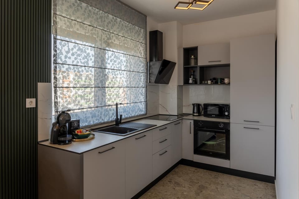 Luxury Opus Osijek - Self Check in, Free Private Parking Apartment in Croatia
