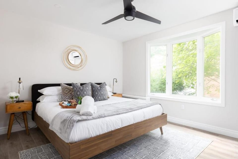 New Modern Home in Old Town House in Niagara-on-the-Lake