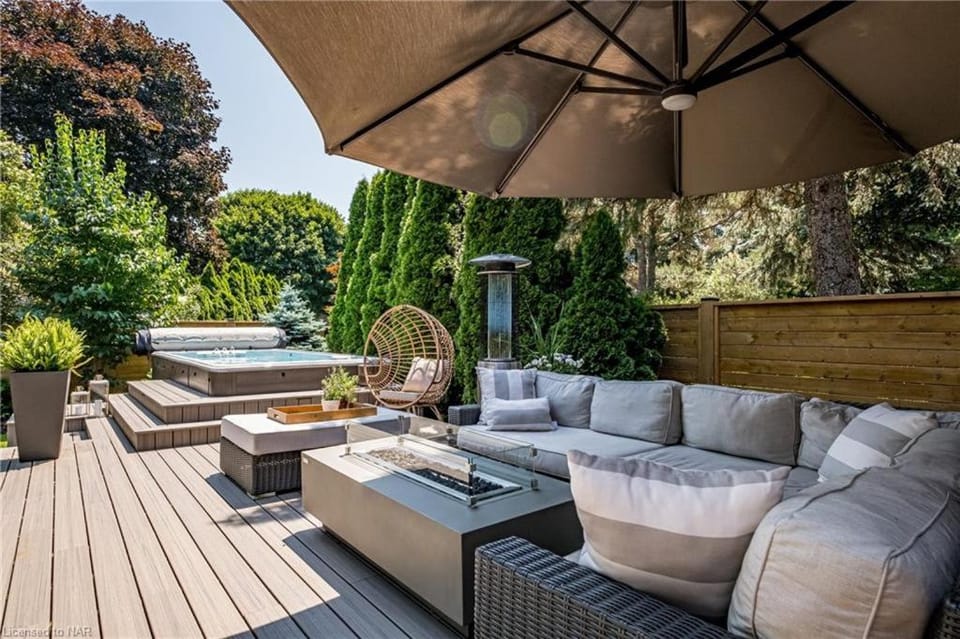 Serenity Villa Upscale Home with Spa Pool House in Niagara-on-the-Lake