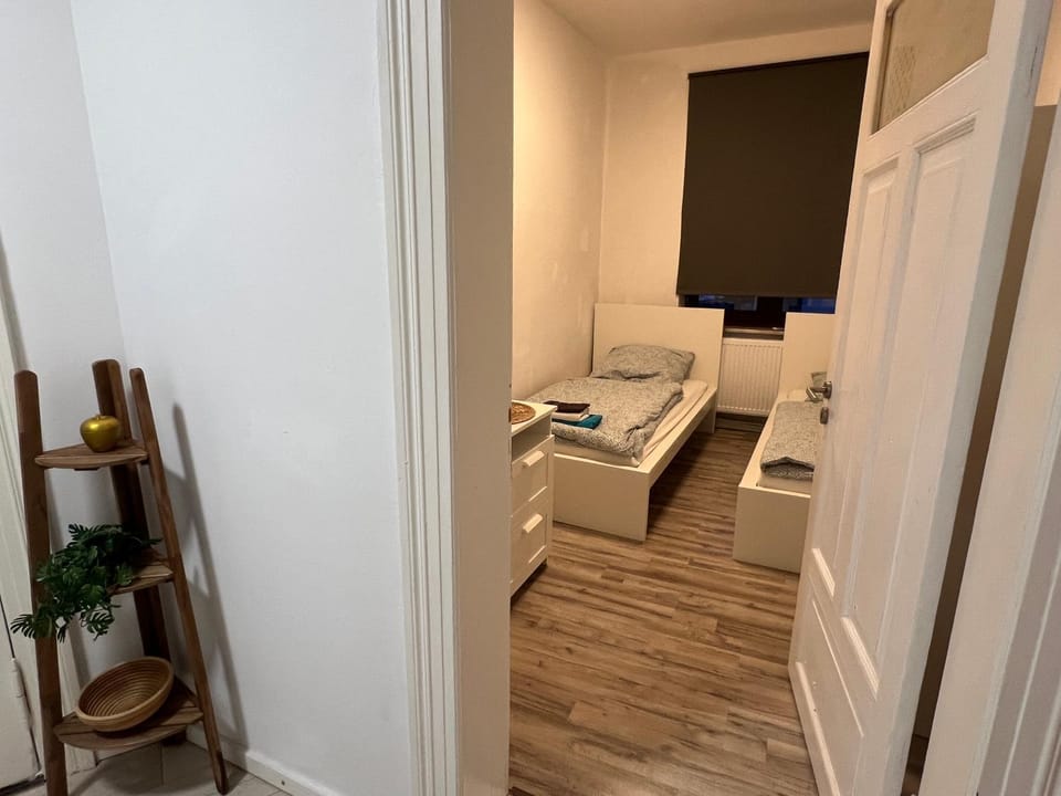 Bed, TV and multimedia, Photo of the whole room, Bedroom, towels