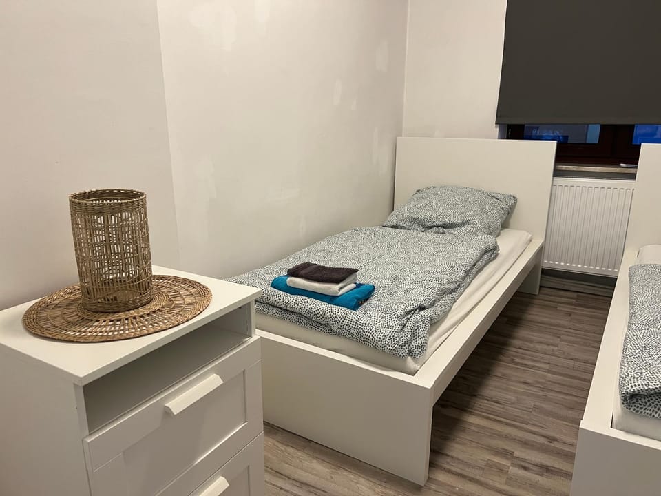 Bed, TV and multimedia, Photo of the whole room, Bedroom, towels