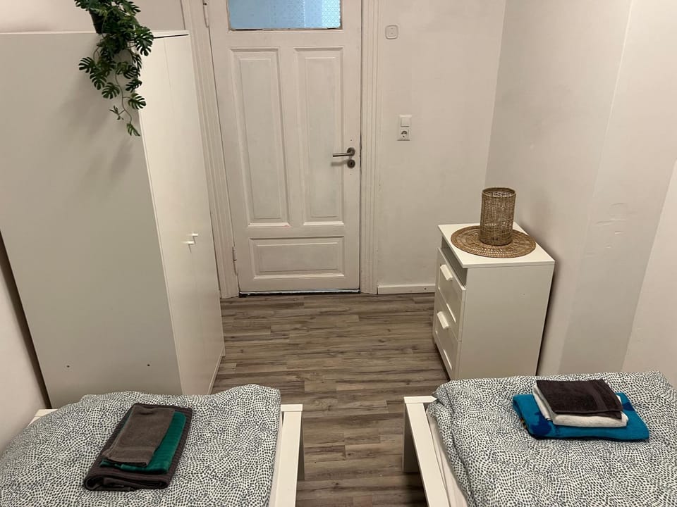 Bed, TV and multimedia, Photo of the whole room, Bedroom, wardrobe