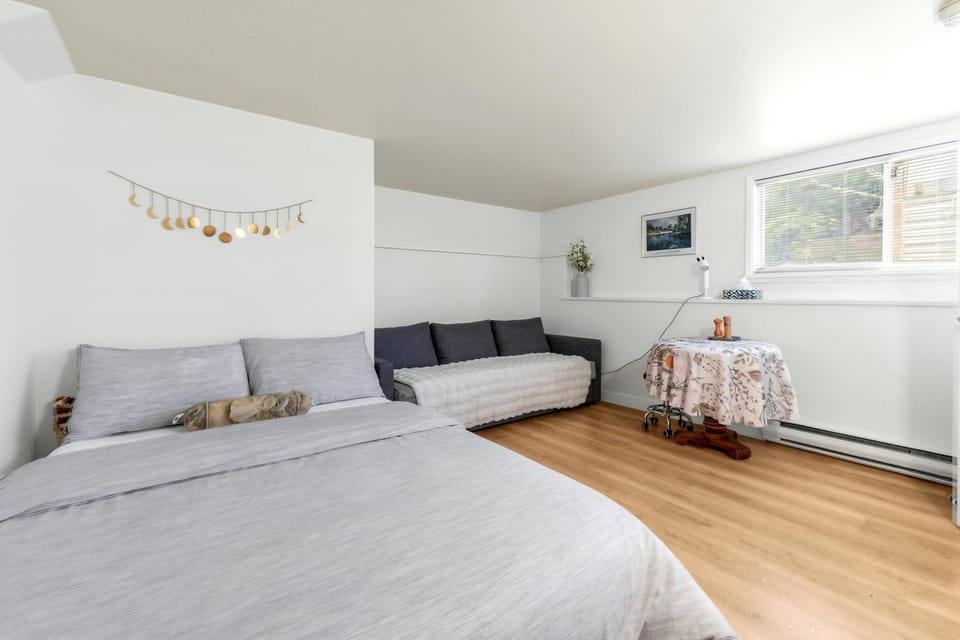 Seating area, Bedroom
