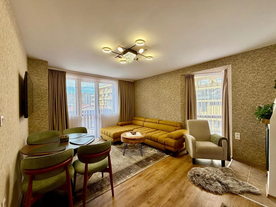 TV and multimedia, Living room, Seating area, fireplace