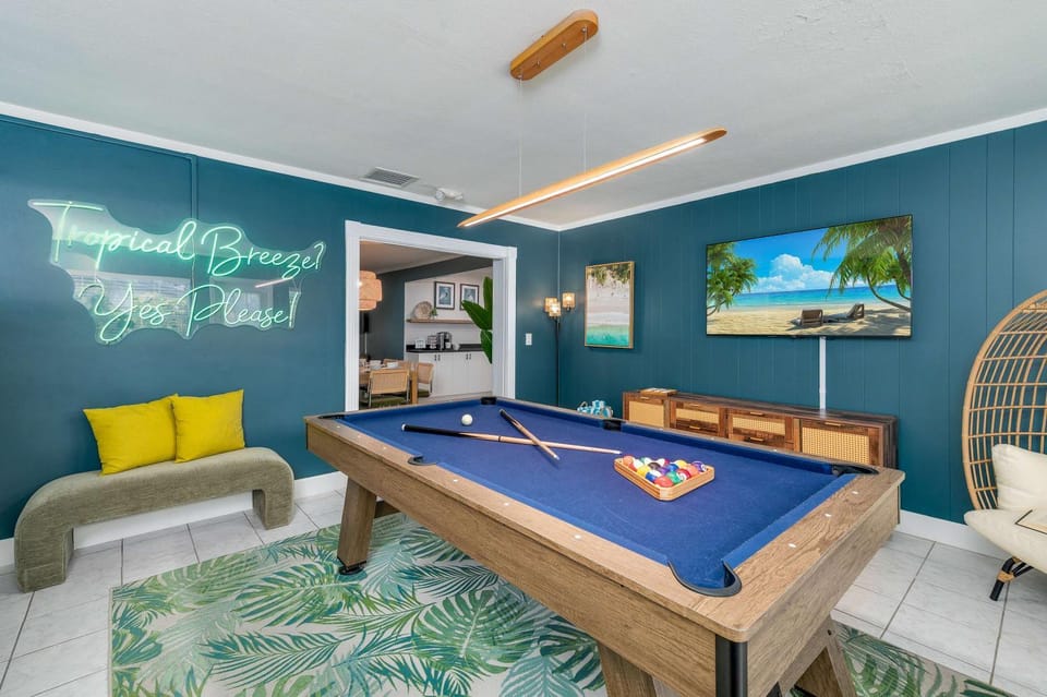 Family villa Pool Fire Pit & Games House in Largo