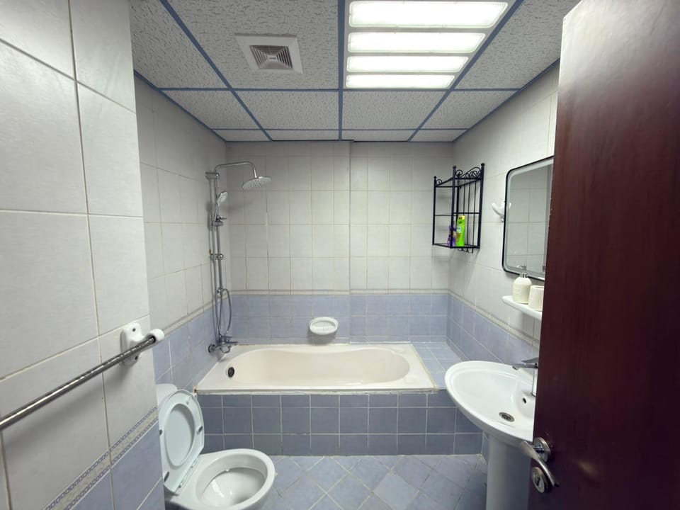 Shower, Toilet
