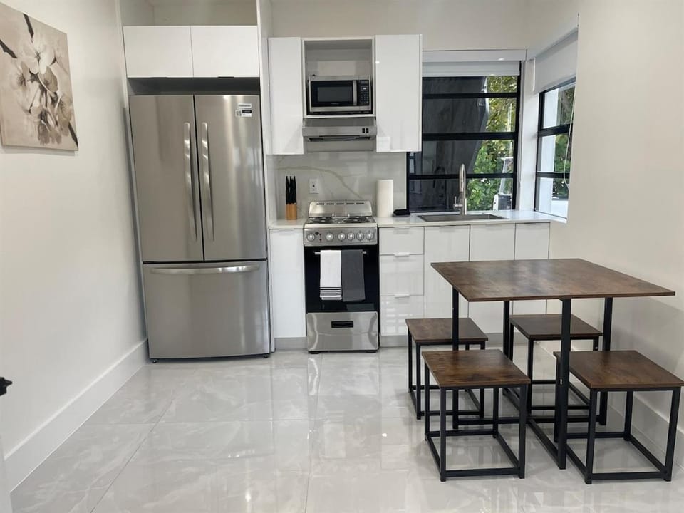 Transit-Friendly Flamingo Park Hideaway Apartment in West Palm Beach