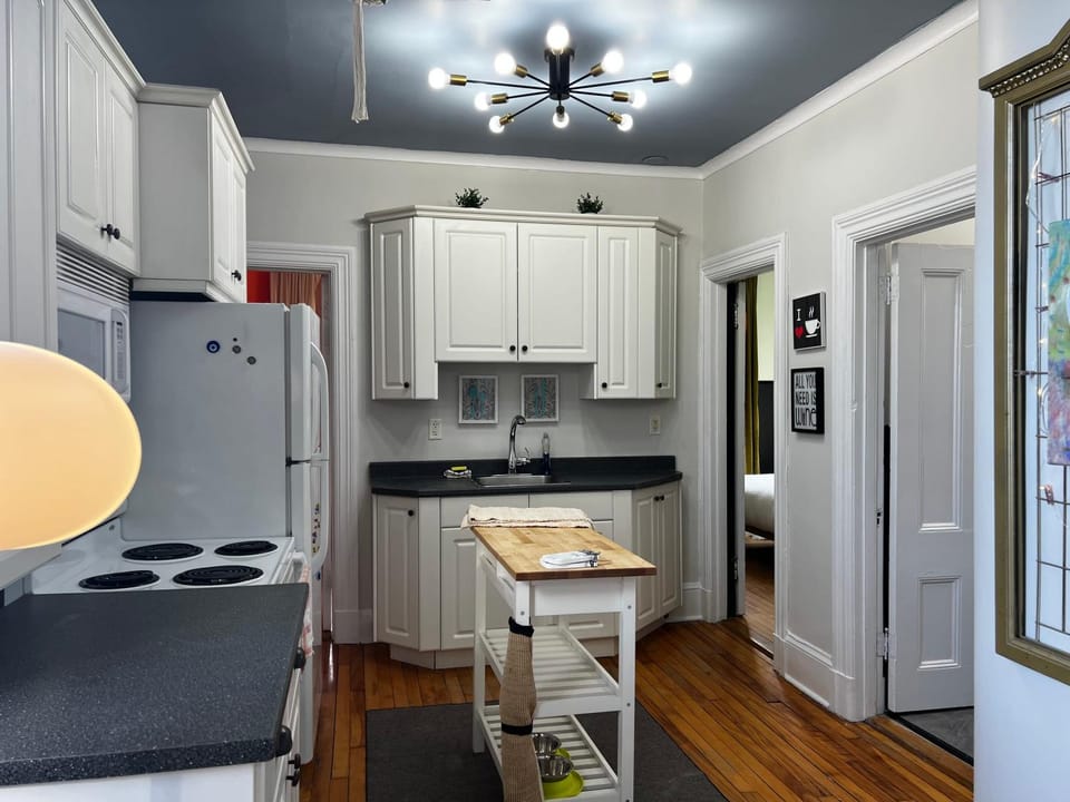 Modern Amenities Historic Charm 4-Bdrm Retreat, Unit #1 Apartment in Dartmouth