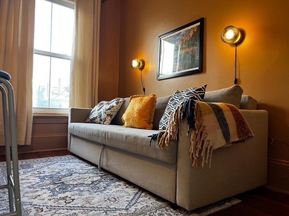 Modern Amenities Historic Charm 4-Bdrm Retreat, Unit #1 Apartment in Dartmouth