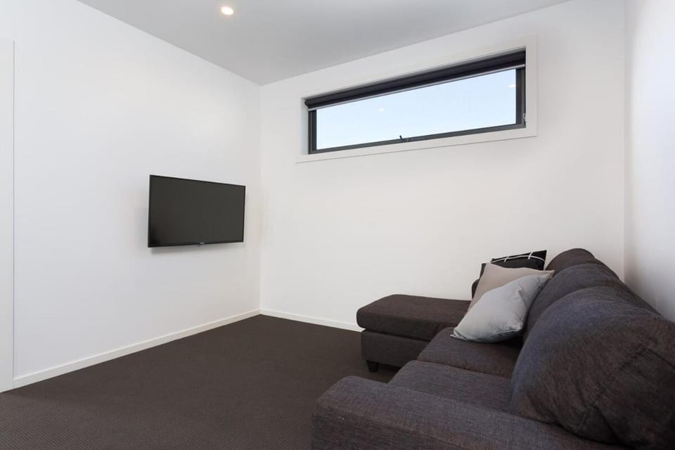 Communal lounge/ TV room, TV and multimedia, Living room, Seating area