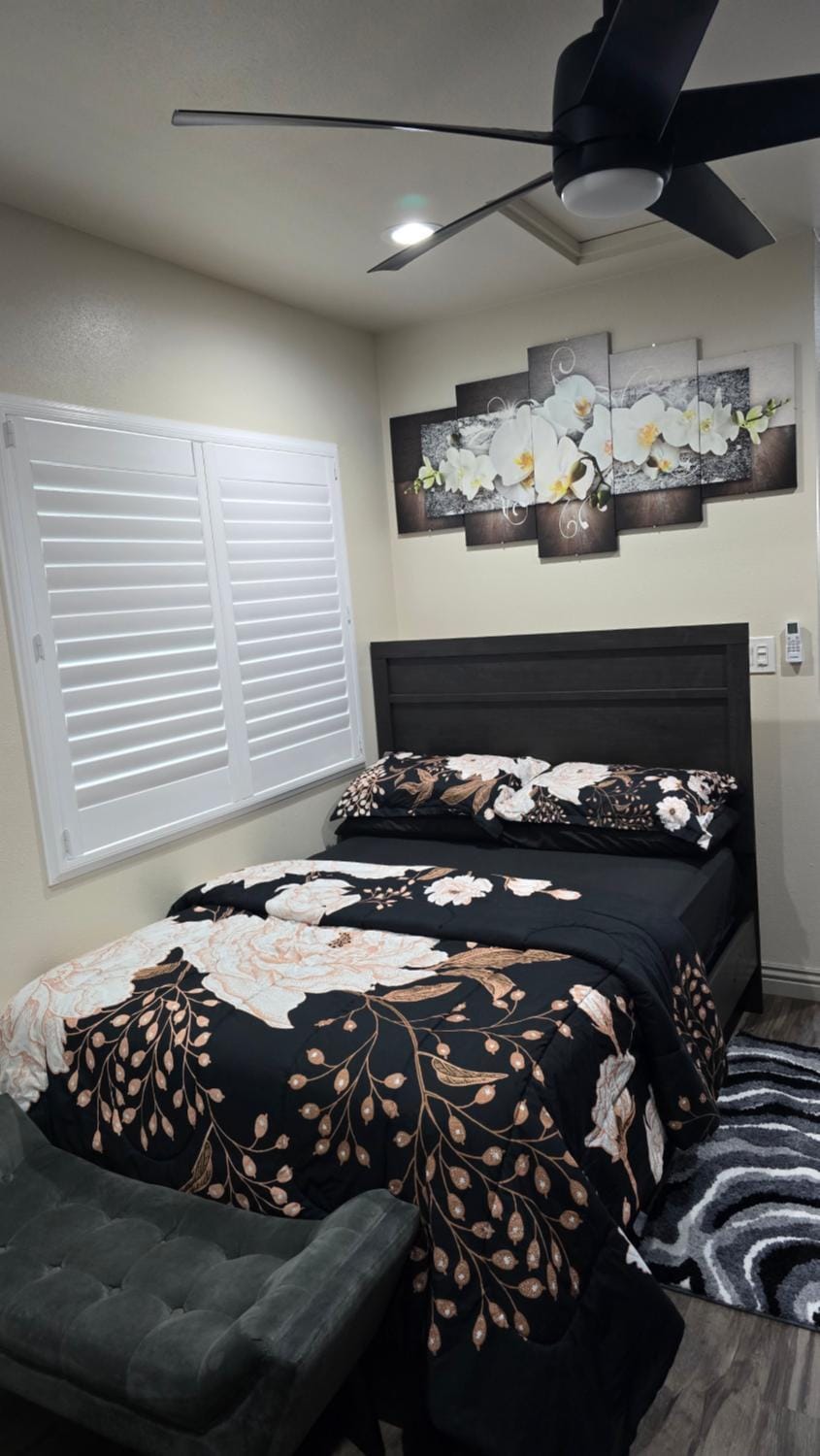 Cozy Tiny Home For 2 People Studio Type House in Santa Fe Springs