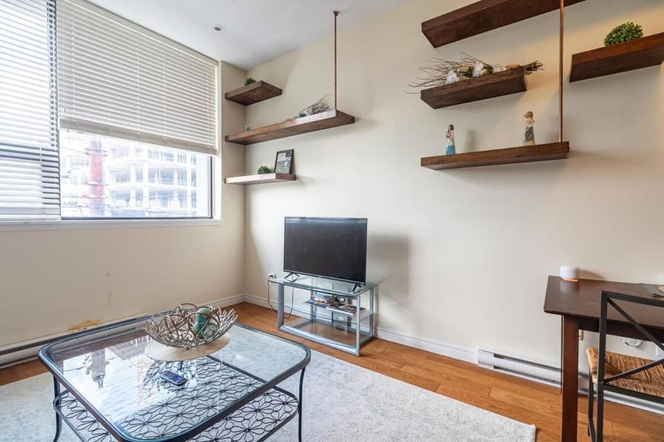 Bright & Charming Loft with AC, Unit #3 Apartment in Dartmouth