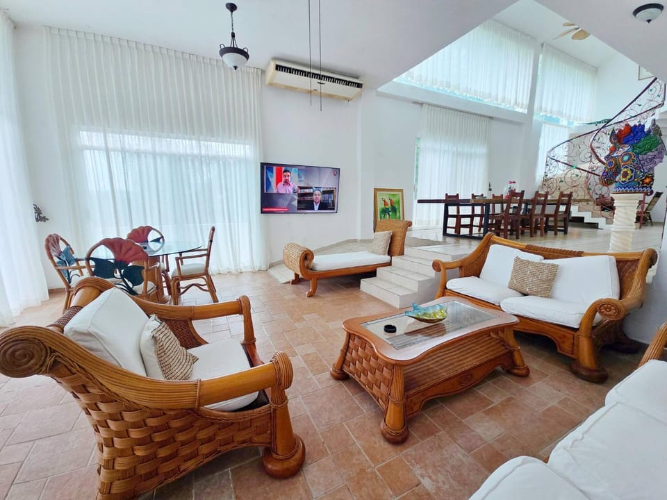 Communal lounge/ TV room, TV and multimedia, Living room, Other, Seating area