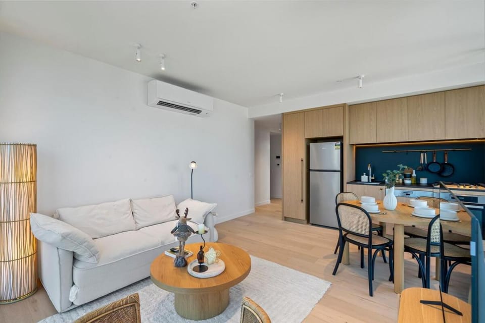 Kitchen or kitchenette, Living room, Seating area, Dining area, air conditioner