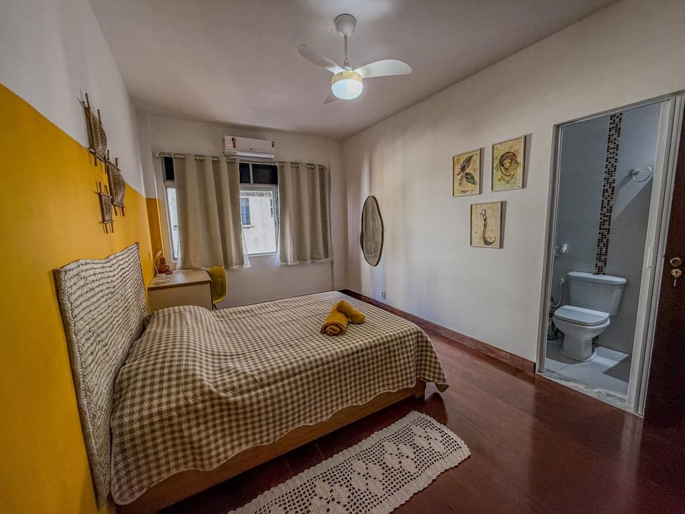 Bed, Decorative detail, towels