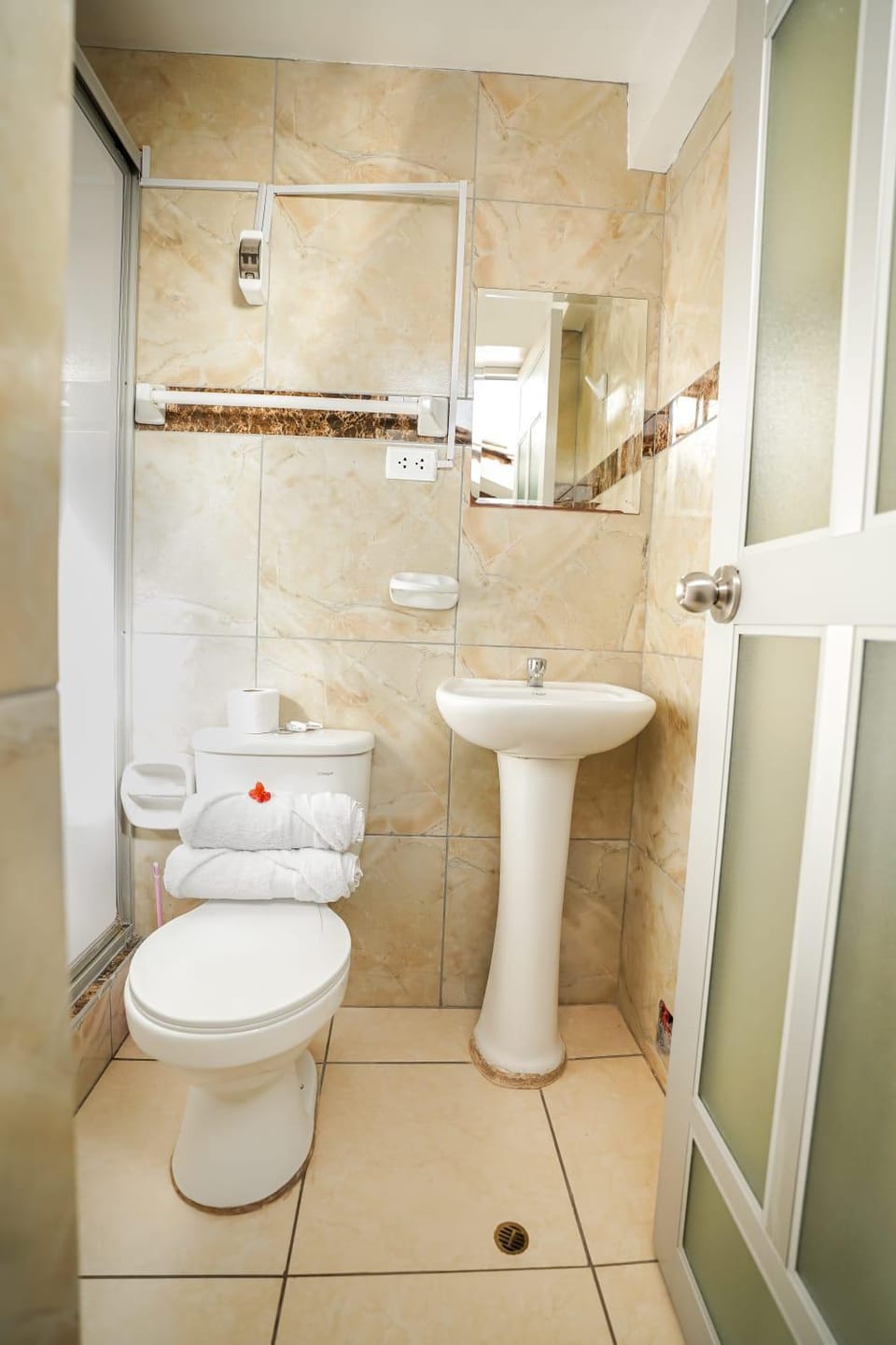 Shower, Toilet, Bathroom, towels