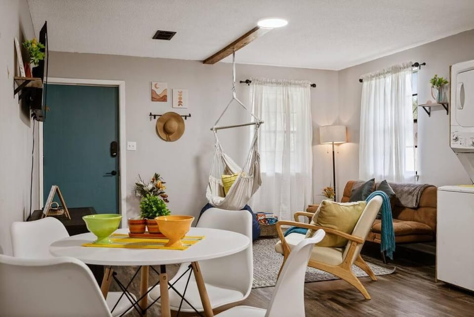 Cozy Hideaway fire pit bbq kid & dog friendly House in Bellview