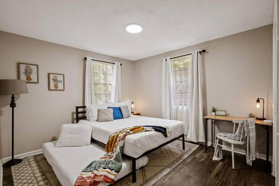 Cozy Hideaway fire pit bbq kid & dog friendly House in Bellview