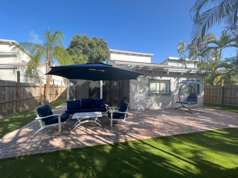Spacious 3 Bedroom with Beautiful Backyard House in Delray Beach