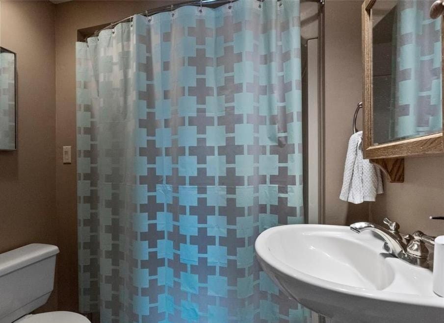 4 Bed Traditional Style home in downtown Chatham Apartment in Chatham-Kent