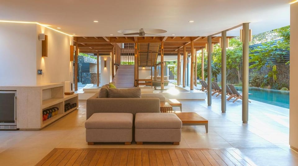 Nimbu East House in Playa Langosta